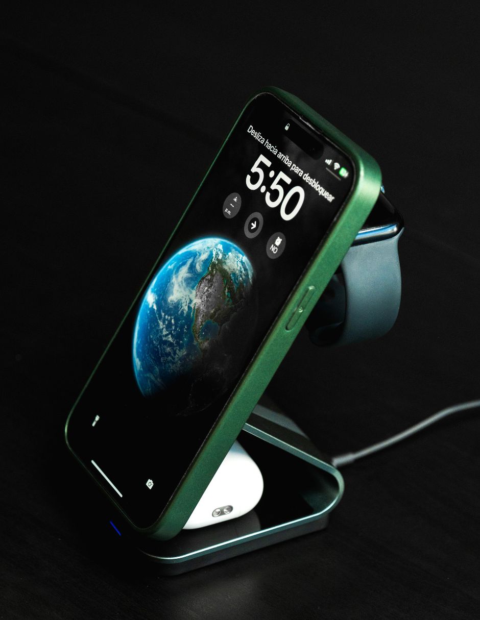 Magnetica 3-in-1 Charging Hub